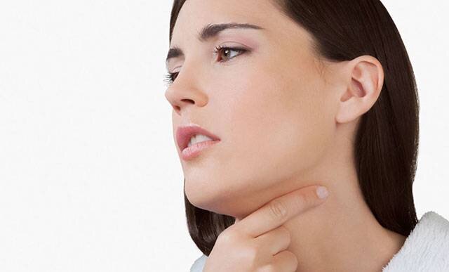 
 Фарингиты и ларингиты в результате промерзания также выступают причинами гнойников на миндалинах.
 Гной на миндалинах без температуры говорит о: