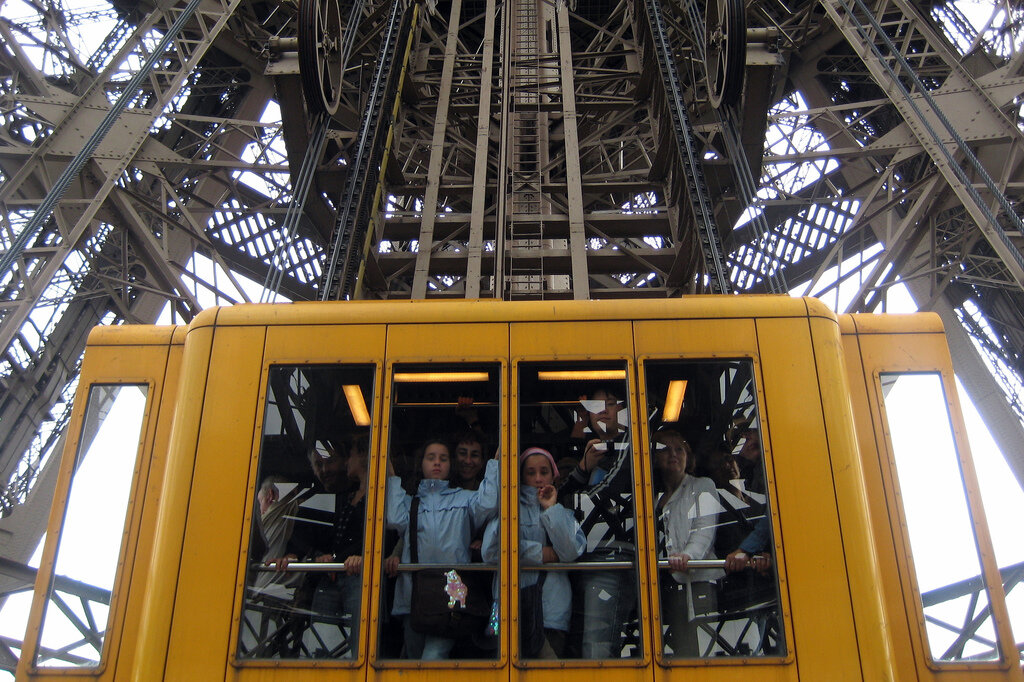 Большая часть бюджета в 300 миллионов евро будет потрачена на капитальный ремонт лифтов - там до сих пор используются разработки Гюстава Эйфеля. 