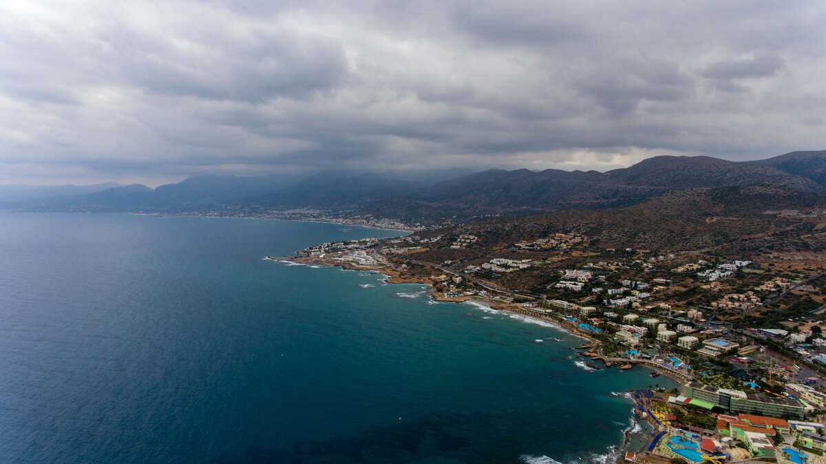 Вид на Херсонисcос и Малию. Погода не очень шикарная.