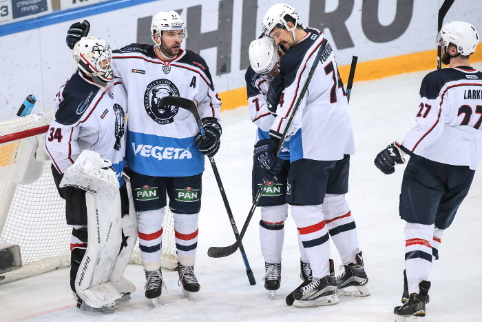 Парлетт в Медвешчаке со своими тиммейтами. Фото: http://www.interfax.ru/sport/542498