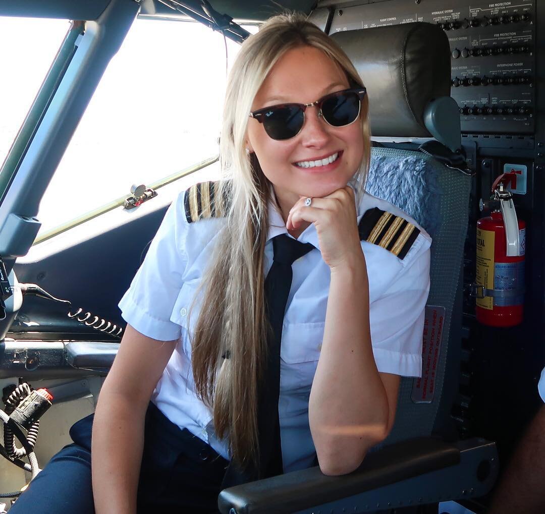 https://www.instagram.com/dutchpilotgirl/