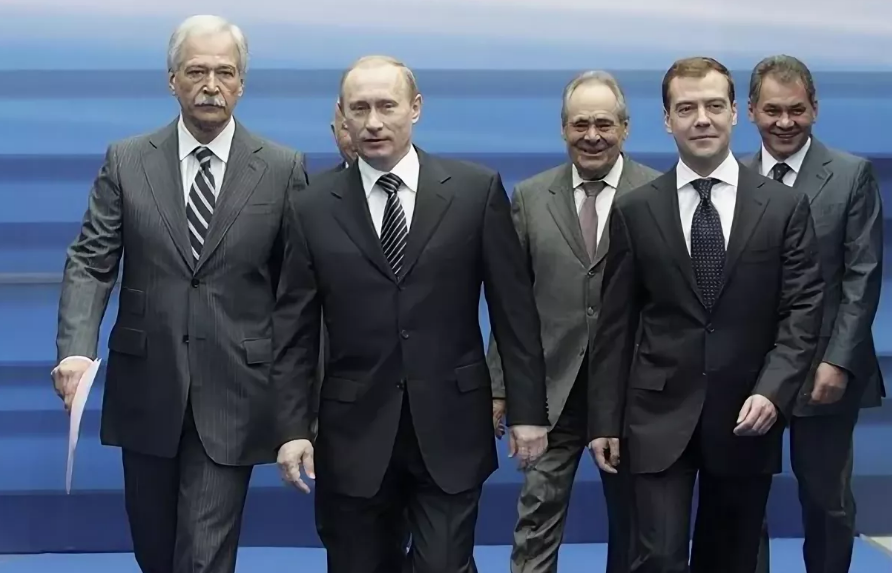 путин о россии цитаты. владимир путин официальный портрет. рожи чиновников. барак обама в детстве. политическая элита росс.