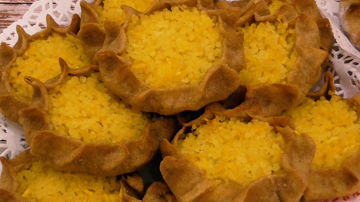 Карельские ржаные калитки с разными начинками. Это стоит попробовать!