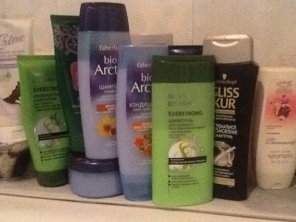 шампунь для волос мягкие волосы. проф шампунь для глубокого очищения. помыть волосы бальзамом для волос. средство после мытья волос. безсульфатные шампуни для кератина.