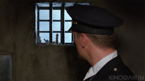 Kino-ляп 4. Шахматная фигура в окне (анимированная картинка)
