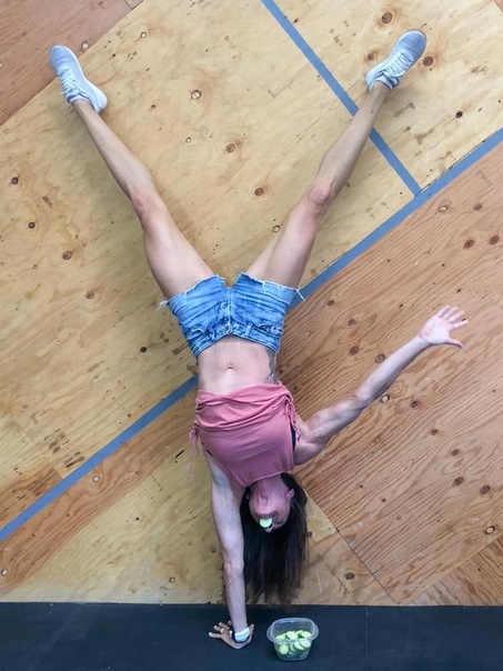 Зеркала врут. Дневник с записями — нет.