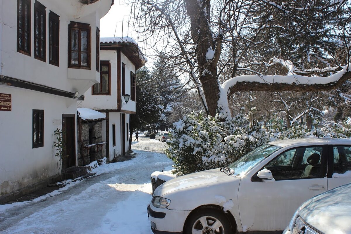 Благоевград, квартал Вароша. Февраль 2018 г. Температура воздуха плюс 6 градусов.