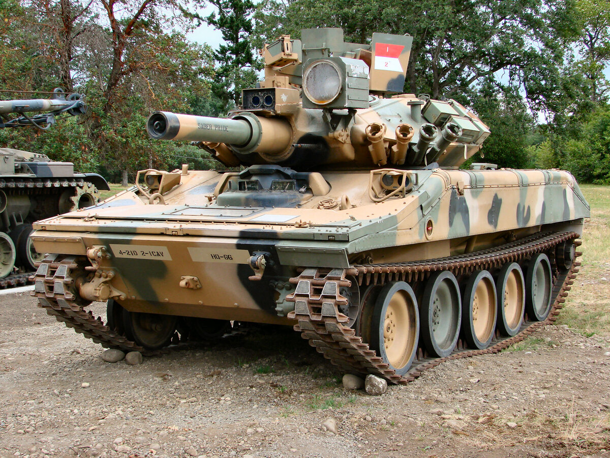 Легкий авиадесантный танк M551 Sheridan обладал рядом недостатков, что привело к поиску альтернативы в 1980-х. 