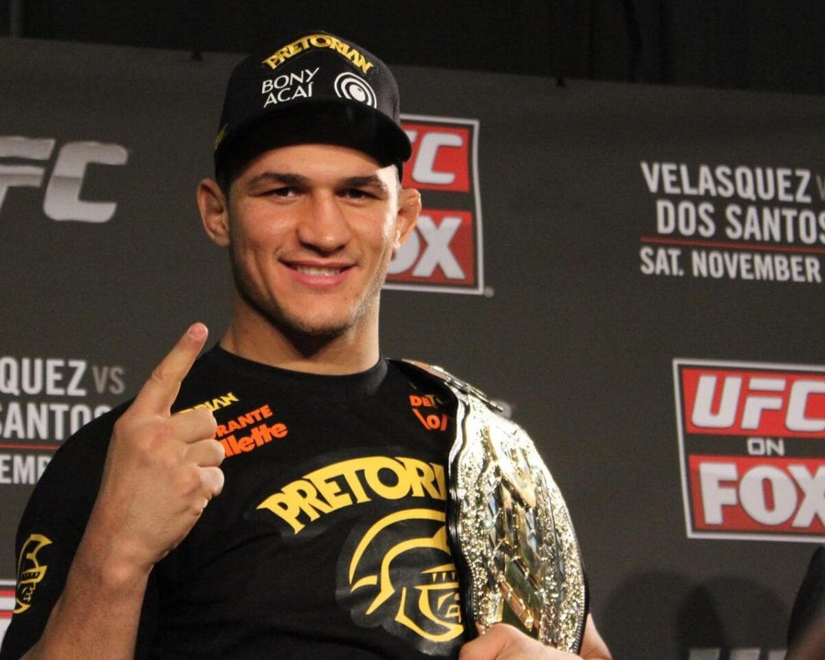 Джуниор дос Сантос