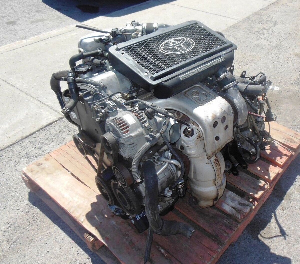 3s-gte, 2л турбо. 2 вала 4 клапана на цилиндр.