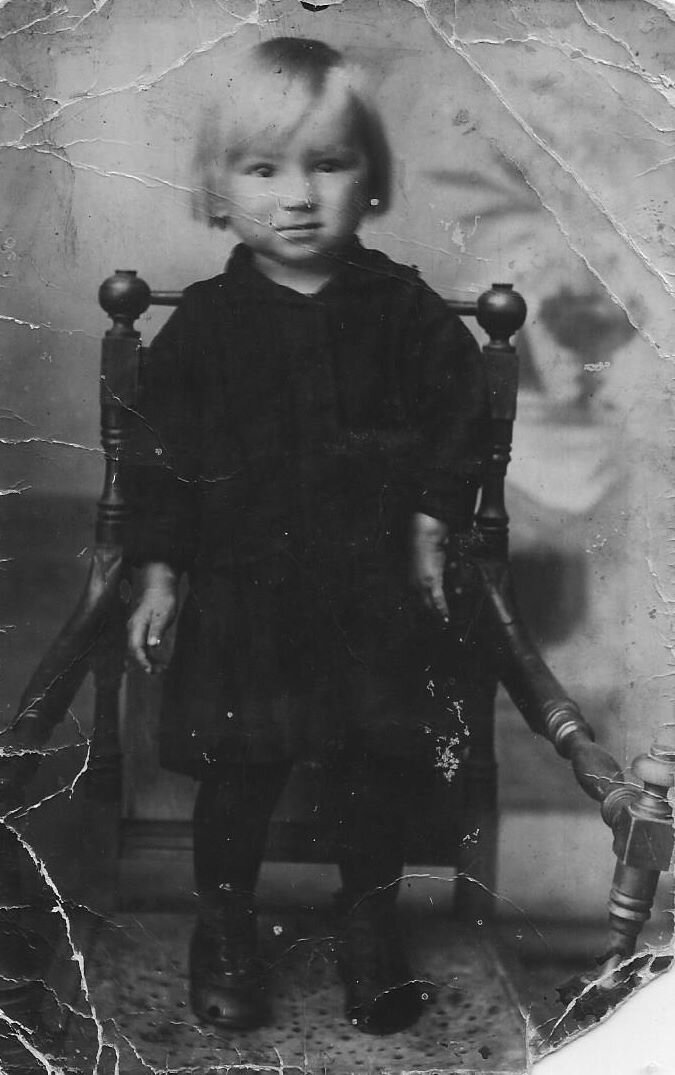 Моя мама в детстве.