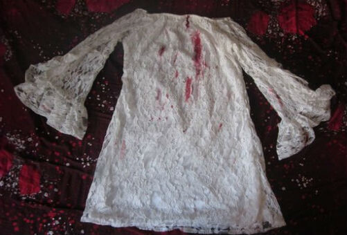 
Если вы заметили свою кровь на одежде, ожидайте поспешного поступка или решения от родного человека. Лично вам это грозит большими моральными или материальными потерями. Для предотвращения этого, уделяйте самым близким людям больше внимания, чтобы у них возникло желание обсудить с вами важные вопросы.