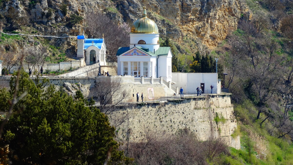 Георгиевский монастырь в крыму. Мыс Фиолент Георгиевский монастырь. Балаклавский Свято-Георгиевский монастырь. Свято-Георгиевский монастырь Крым Севастополь. Храм Георгия Победоносца в Крыму мыс Фиолент.