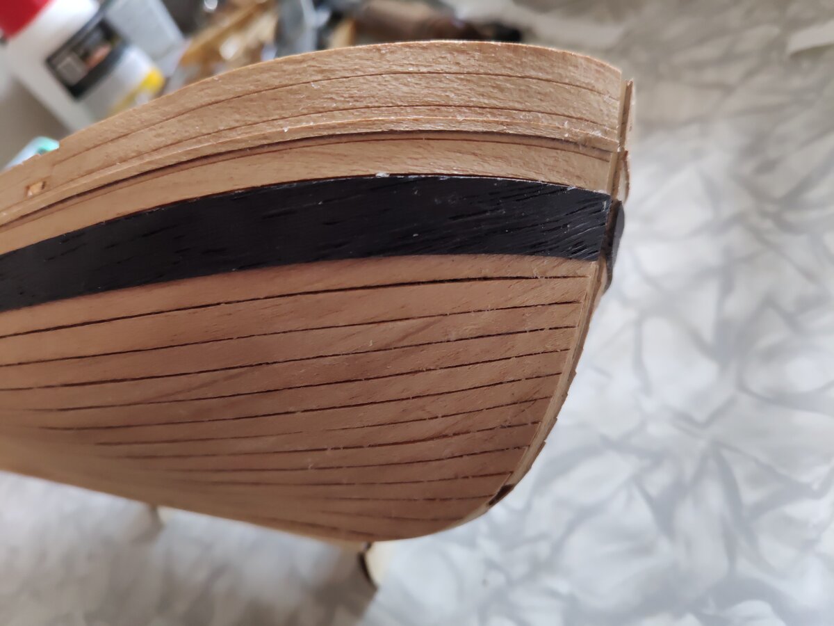 Обшивка корпуса модели парусника шпоном