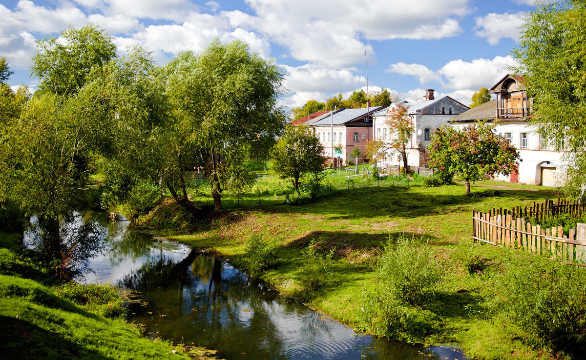    Вя́тское — село на реке Ухтанка в левобережной части Некрасовского муниципального района Ярославской области.