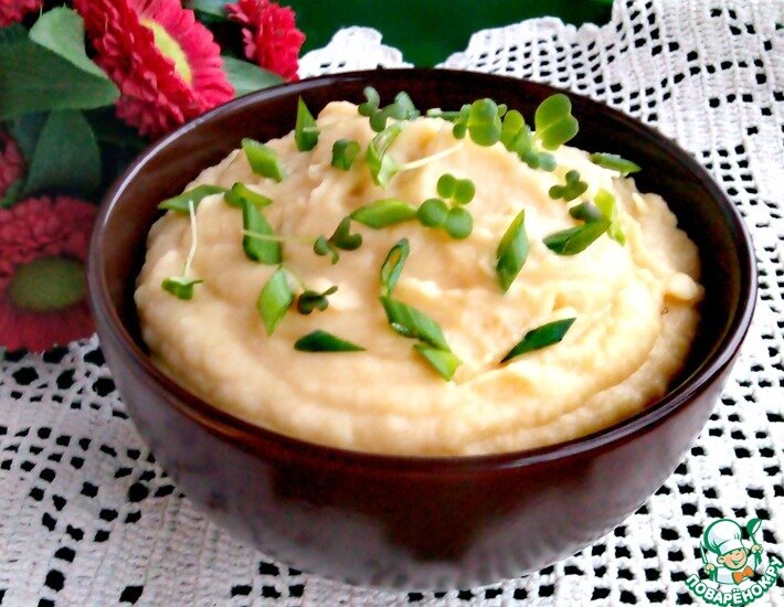 Нежное, воздушное, ароматное пюре на молоке. Замечательный, вкусный гарнир к жареному мясу, птице и дичи! Угощайтесь!