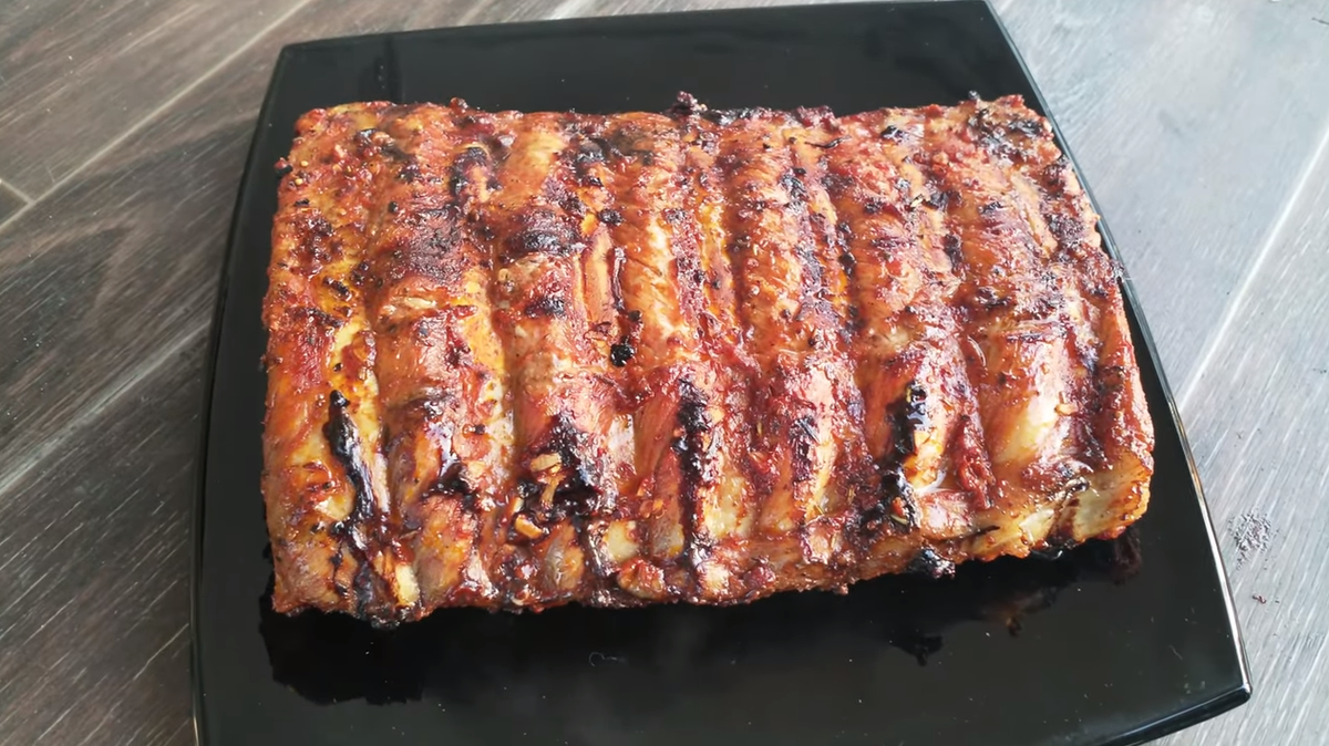 Красивые ребра, с томатами и прованскими травками, достаточно быстрое и вкусное блюдо порадует любого члена семьи.