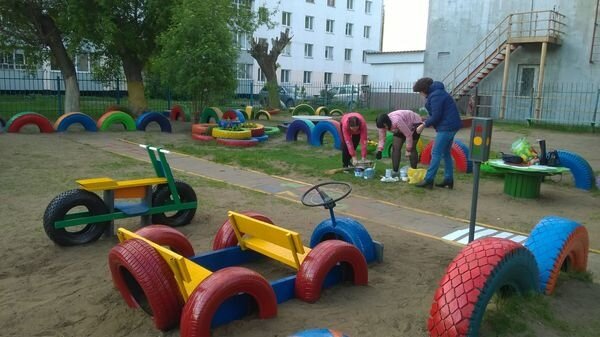 Все еще традиционная картина на детских площадках и в детских сада