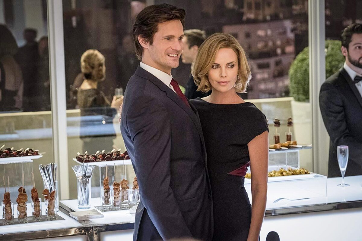  Александр Скарсгард здесь сыграл нелепого премьер-министра Канады, не умеющего нормально смеяться - не совсем типичная для него роль