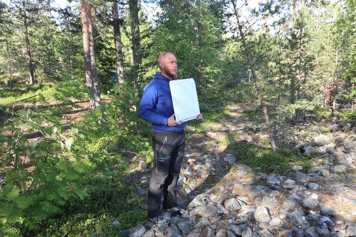 Чтобы понять, насколько сильно при монтаже антенны на дереве мешают ветки, был измерен уровень сигнала в условиях прямой видимости базовой станции, но «с рук»