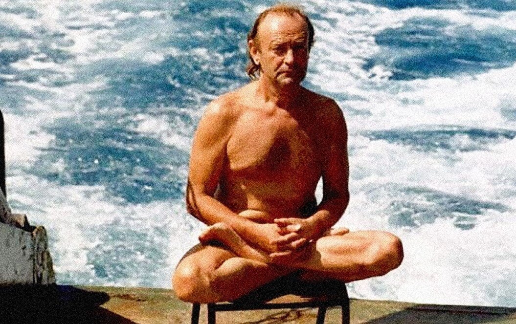 Станислав Курилов на боту  судна во время работы.