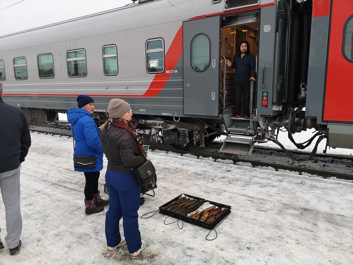 На что может рассчитывать путешественник, решив поужинать в вагоне ресторане. Показываю.