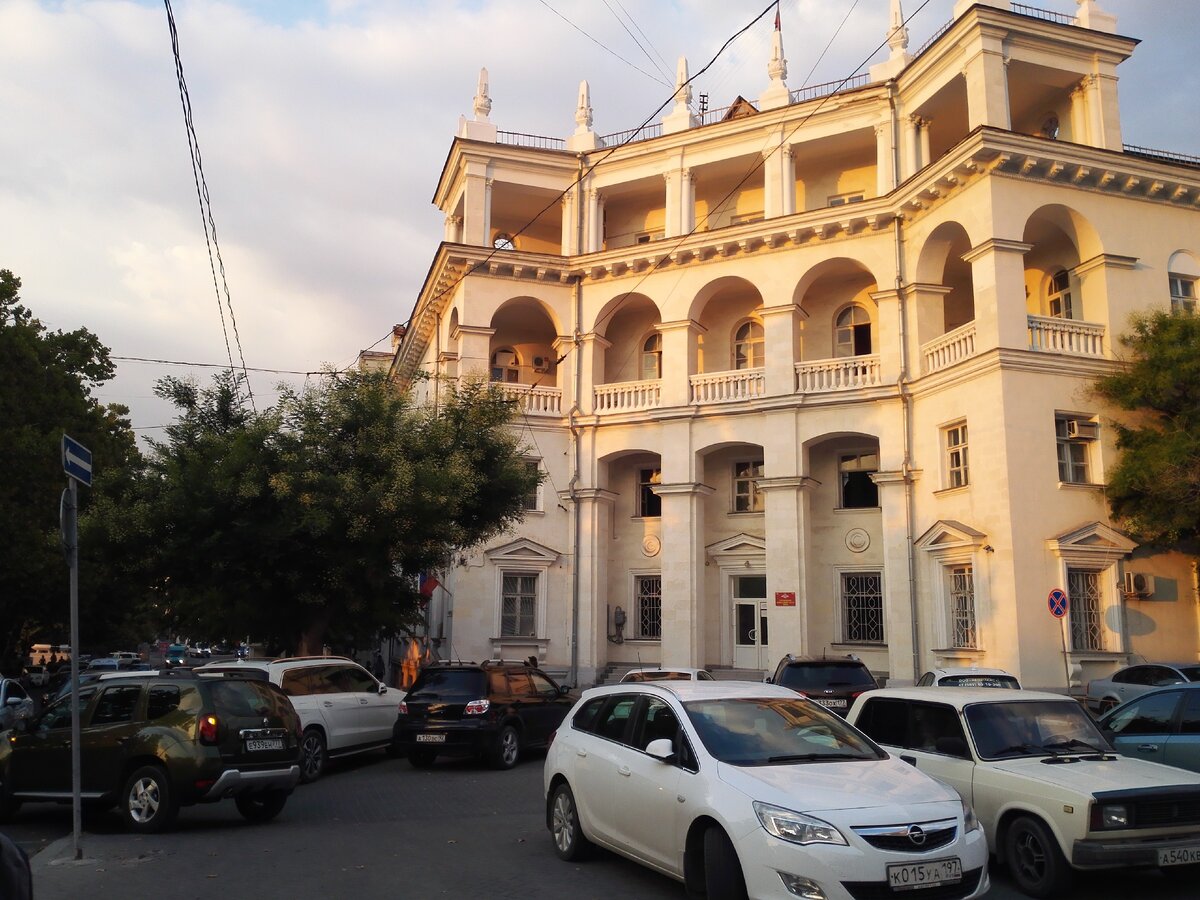 Архитектура города красива и утончённа