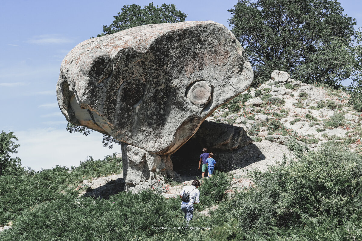 Rocca del Drago.  Каменный дракон. Тот самый