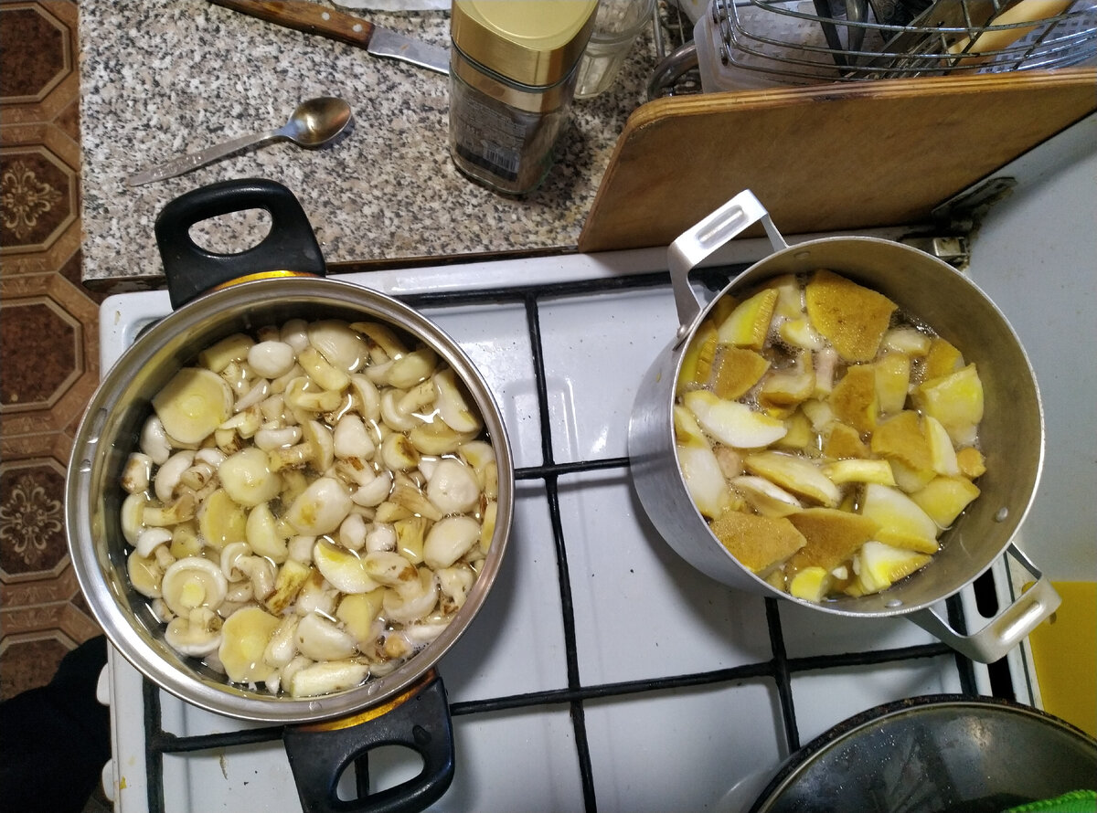 Отдельно сварила мелкие, отдельно крупные