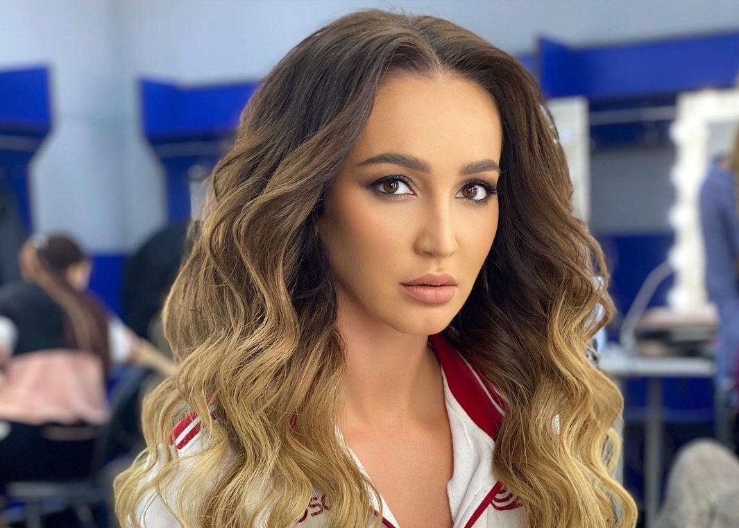 Фото-материалы взяты с источника https://russianteleweek.ru/stars/bezdarnaja-bezdarnost-samburskaja-udarila-buzovu-po-samomu-bolnomu/?amp