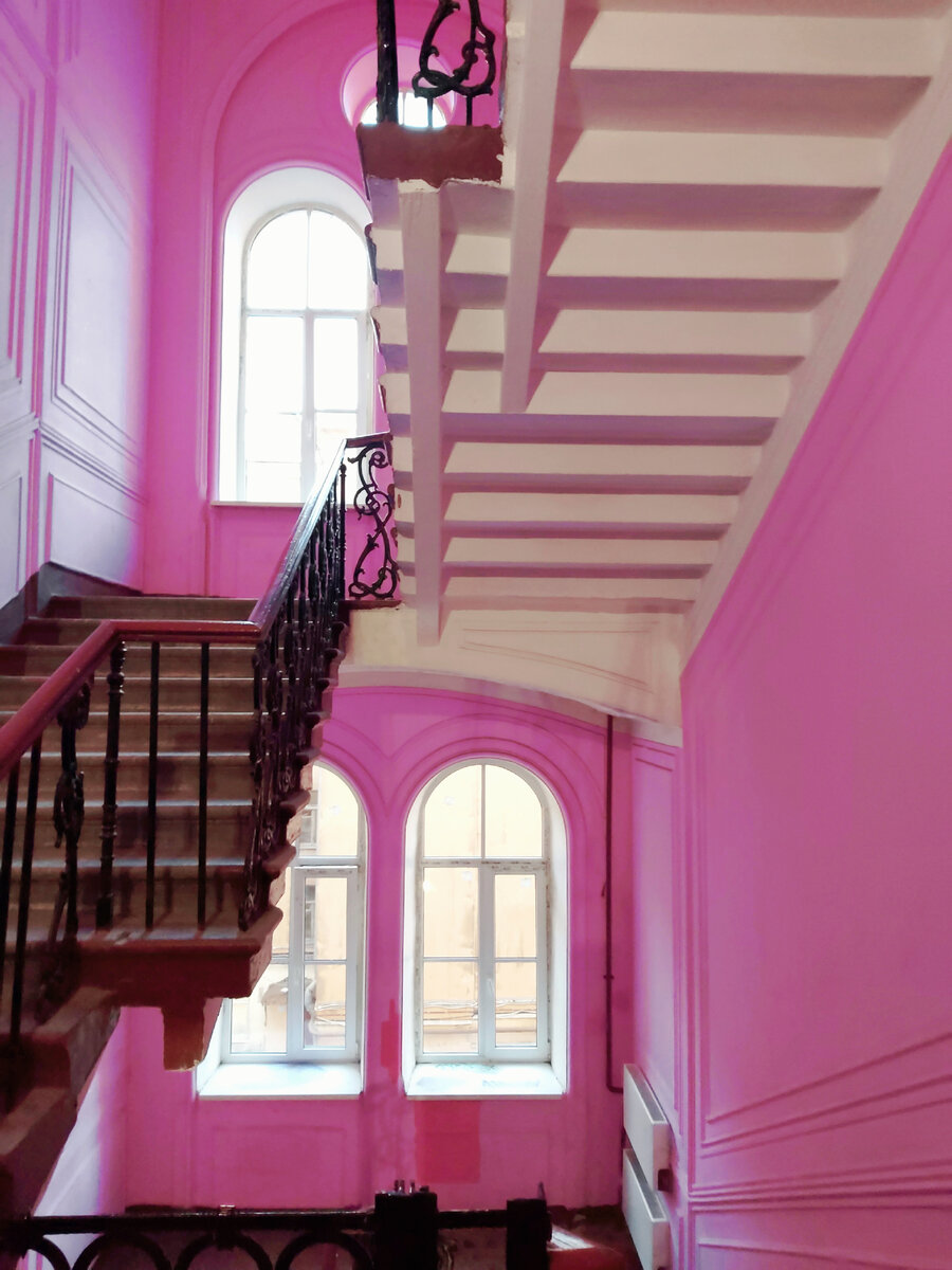 Розовые стены