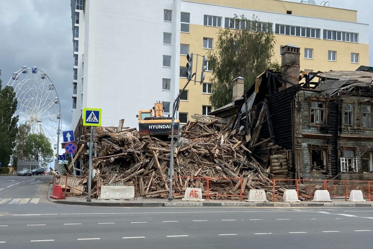    Разбирают конструкции не самого ОКН, а здания, расположенного вплотную к нему Pravda-nn.ru
