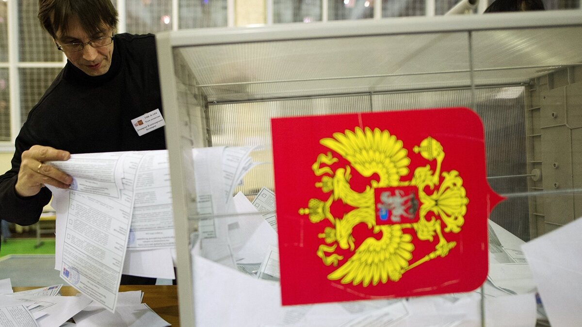    %Подсчет голосов на выборах© РИА Новости . Александр Кряжев