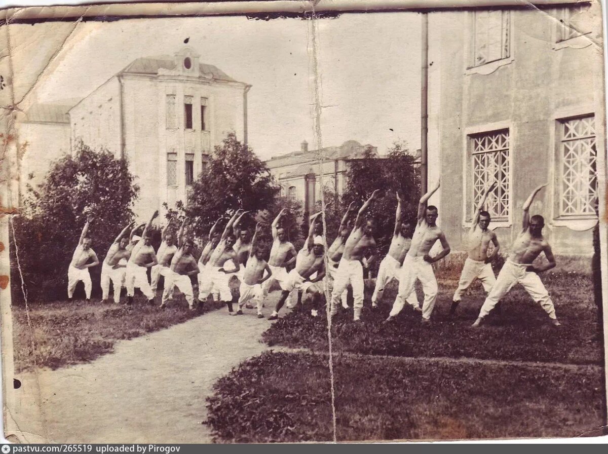 Утренняя гимнастика в госпитале. 