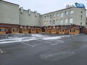  📷    В Оренбурге стали появляться первые Новогодние елки Белов Михаил Александрович