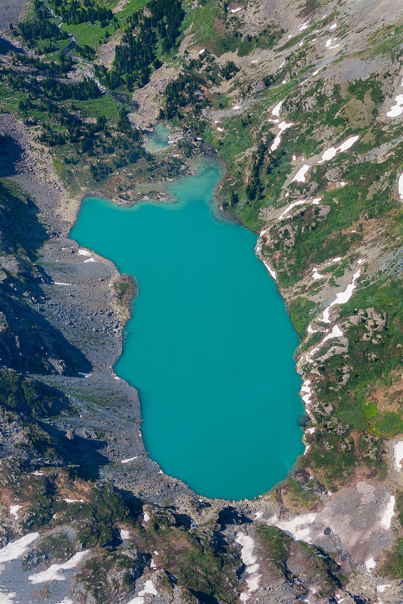 Изумрудное озеро в Горном Алтае. Усть-Коксинский район