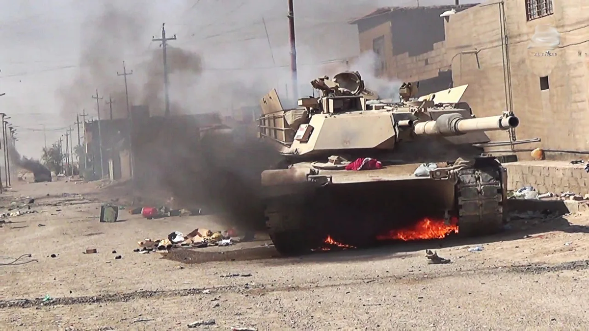 Подбит первый танк абрамс. М1 Абрамс в Ираке. M1 Abrams в Ираке.