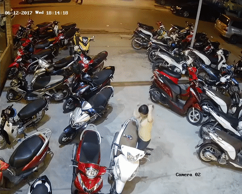 Понаставили!