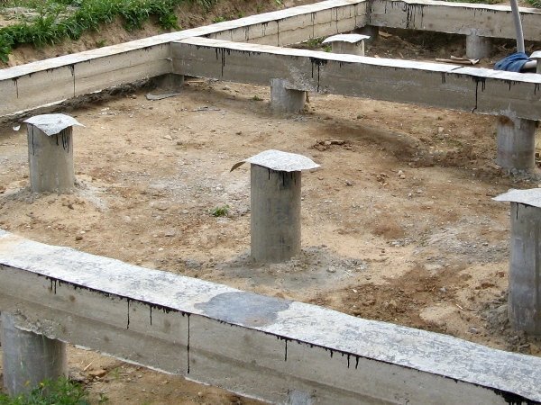 Свайно-ростверковый фундамент для дома или бани