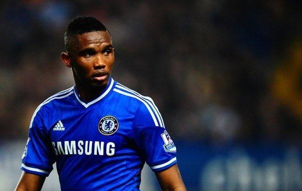  Самюэль Это` о (Камерун) – 12 разных футбольных клубов. Во всех командах он играл на очень высоком уровне. Список клубов: «Реал Мадрид», «Леганес», «Эспаньол», «Мальорка», «Барселона», «Интерн Милан», «Анжи», «Челси», «Эаертон», «Сампдория», «Антальяспор», «Коньяспор». Наиболее неожиданным был переход на пике карьеры в Махачкалинский «Анжи» Наиболее успешным клубом для камерунца стала каталонская «Барселона» 200 игр, 130 голов. Учтем, что карьера игрока еще не завершена. 
