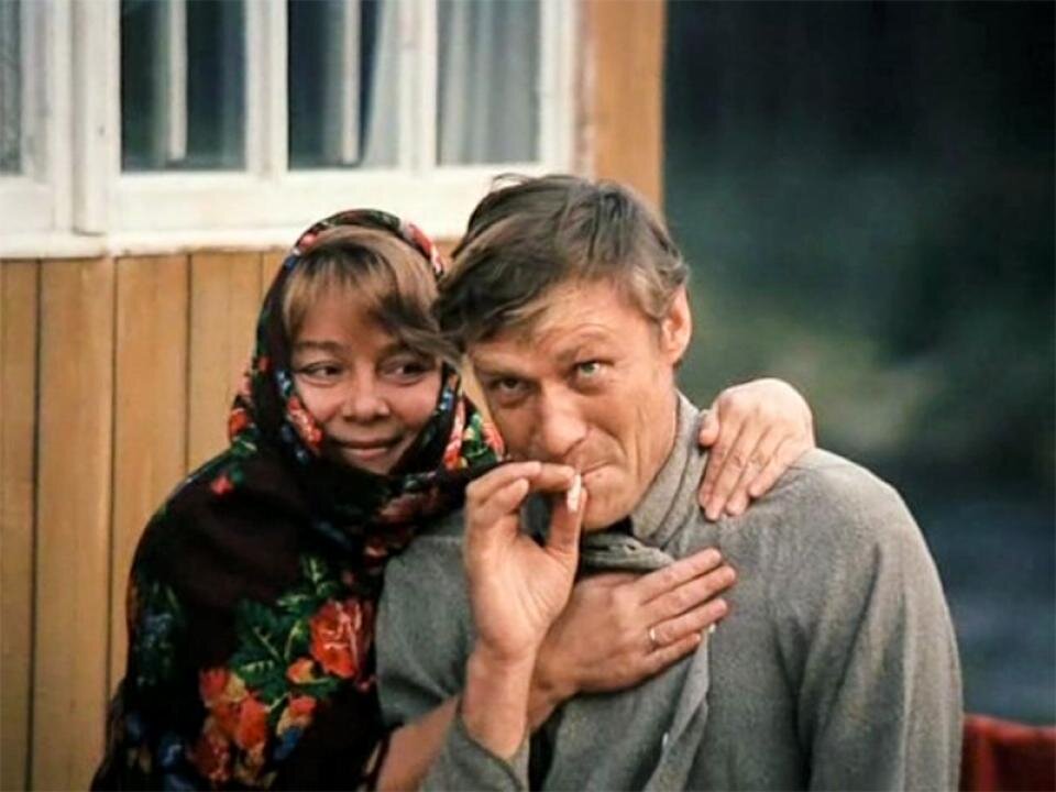кадр из фильма "Любовь и голуби"