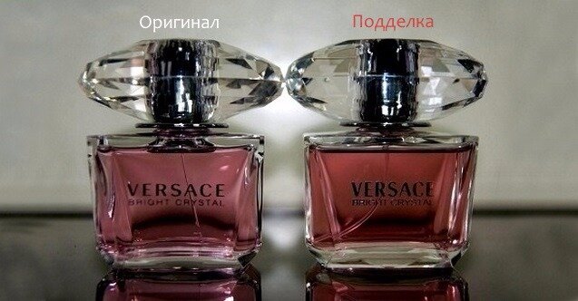 Подделку справа выдает яркий химический цвет жидкости и толстая трубочка пульверизатора