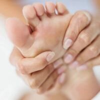 Зуд в левой стопе — передвестник значительных перемен в жизни. И если он  не связан с неудобной обувью или, к примеру, укусом комара, можно расшифровать его так: