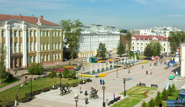                                                     Площадь рядом с зданием цирка Иркутск