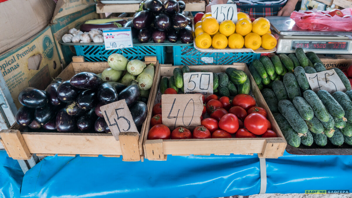 Рынок в Симферополе продуктовый большой. Оптовый овощной рынок в Симферополе. Крым оптовые овощные базы. Симферопольский рынок продукты.