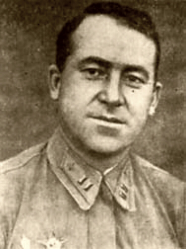 Начальник  штаба 585-го ночного легкобомбардировочного авиационного полка майор Степан Никитович Тиракьян