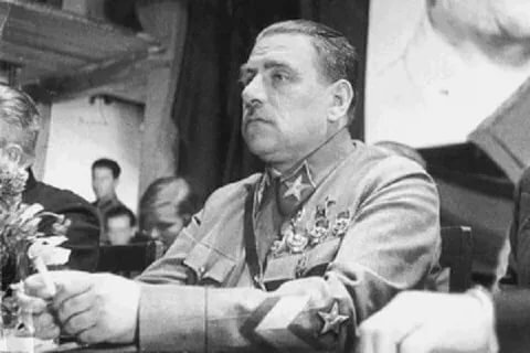    В 1937 году, когда маховик террора добрался до советской верхушки, в том числе и до армии, Василий Блюхер был одним из пяти военных, имевших звание маршала.