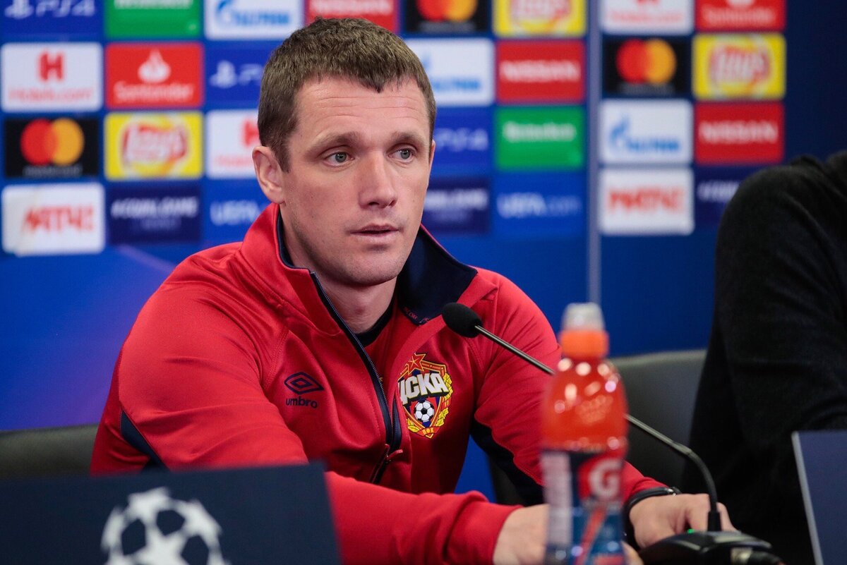 Фото с предматчевой конференции. Тренер ЦСКА.