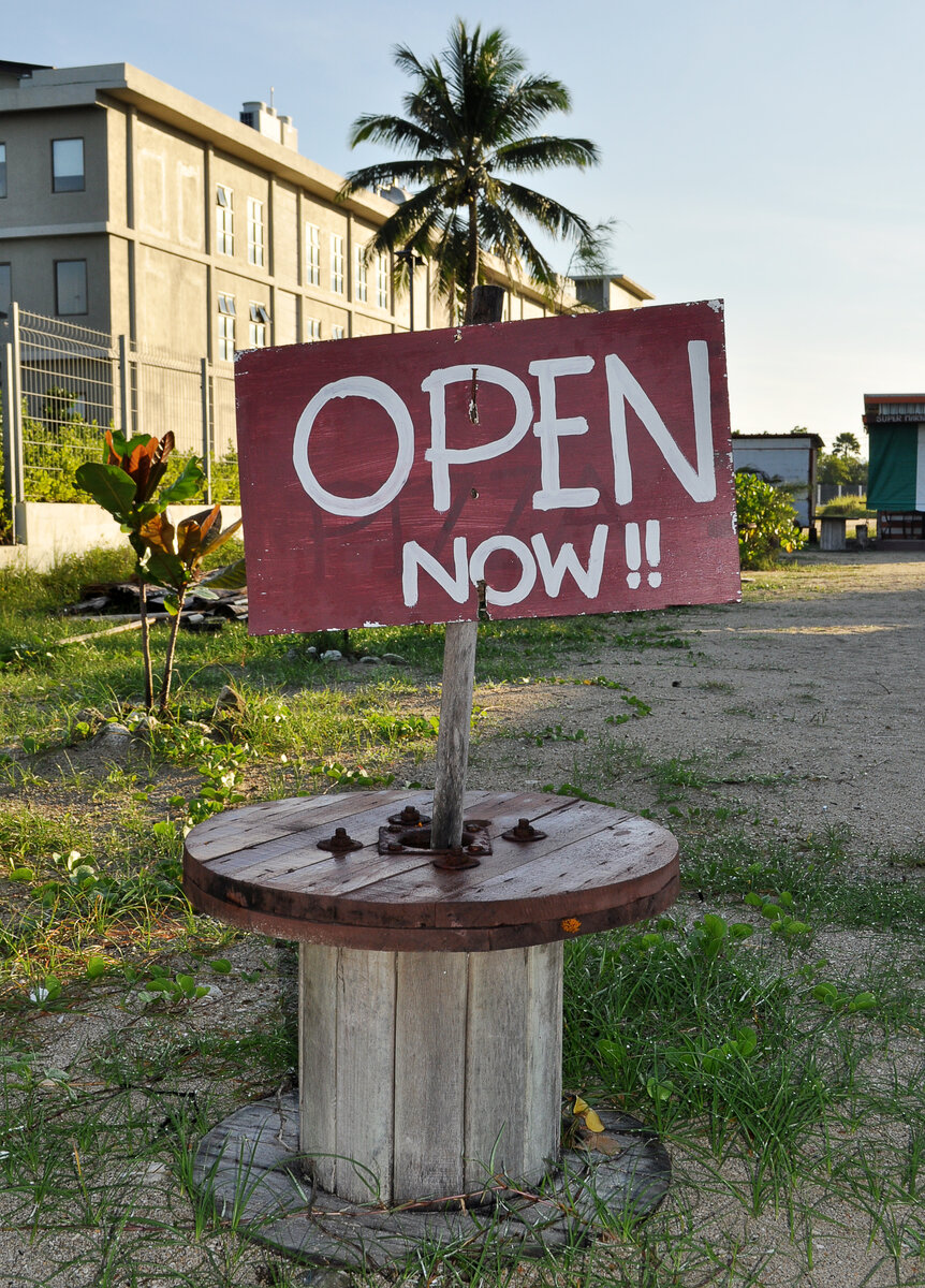 На задворках отеля, который теперь открыт :)