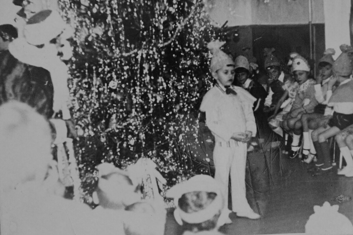 История новогодних утренников и елок начинается еще в 1935 году. Мои детские годы пришлись на 70е-80е года.Это был самый главный праздник для детей того времени,впрочем таковым он остается и сейчас.-2